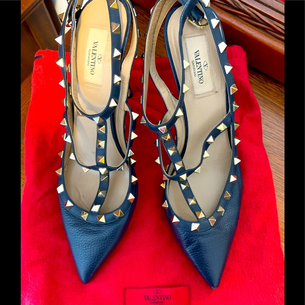 💥HOST PICK💥Authentic Valentino studded heels size 41.5,fits US 10